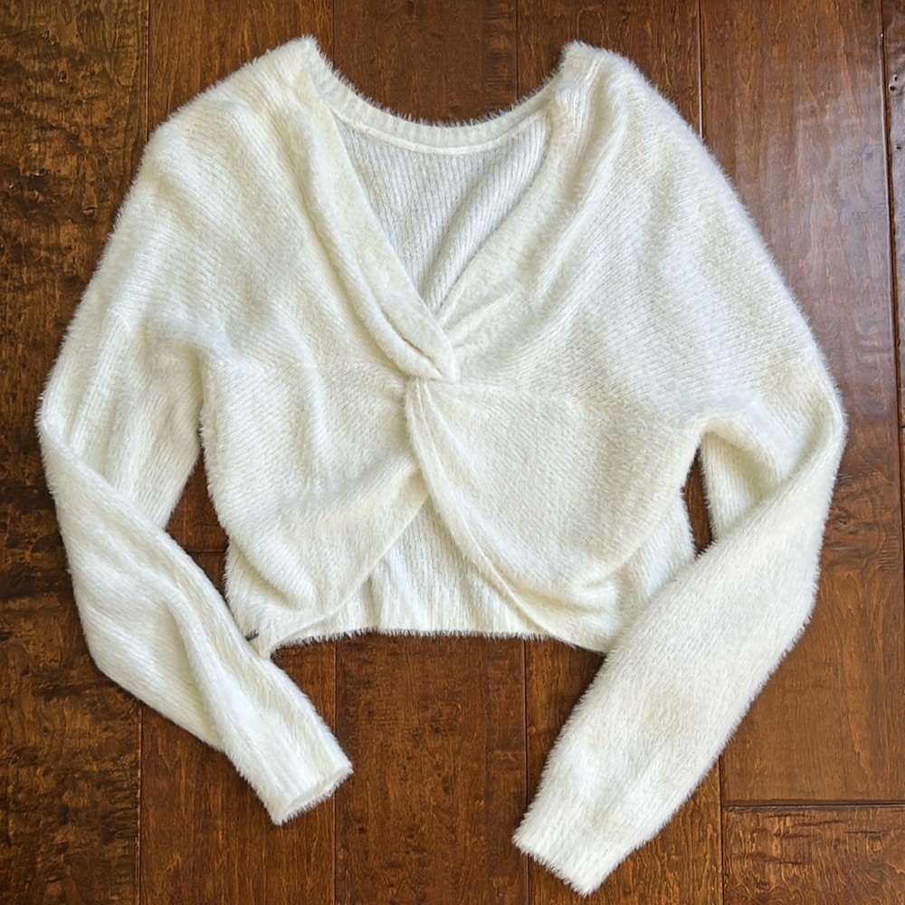 Hollister - white fluffy sweater